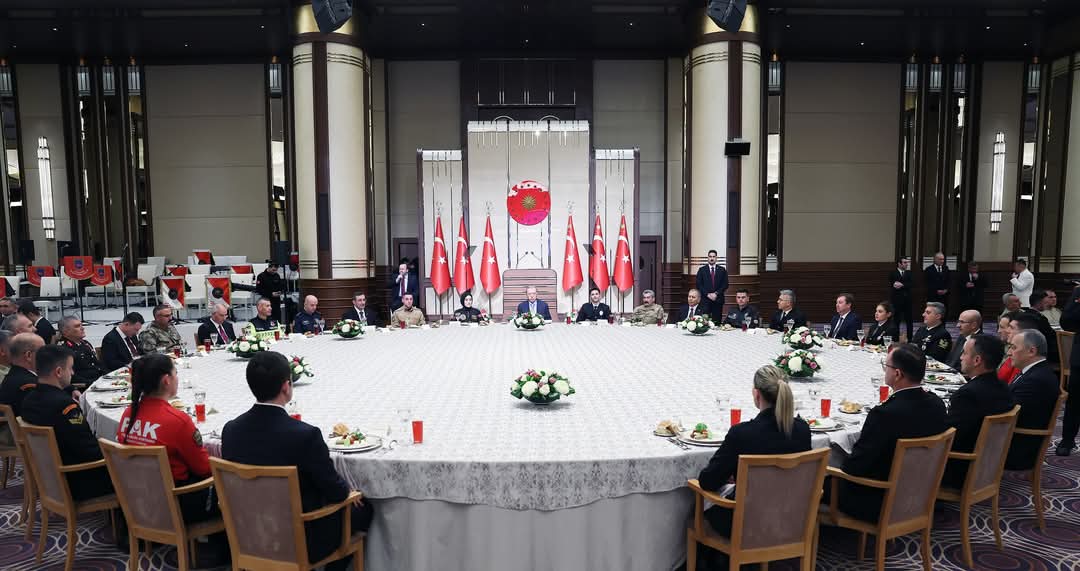 Cumhurbaşkanı Erdoğan, Güvenlik Güçleriyle İftarda Bir Araya Geldi: "Fedakarlıklarınız Milletimizin Kalbinde"