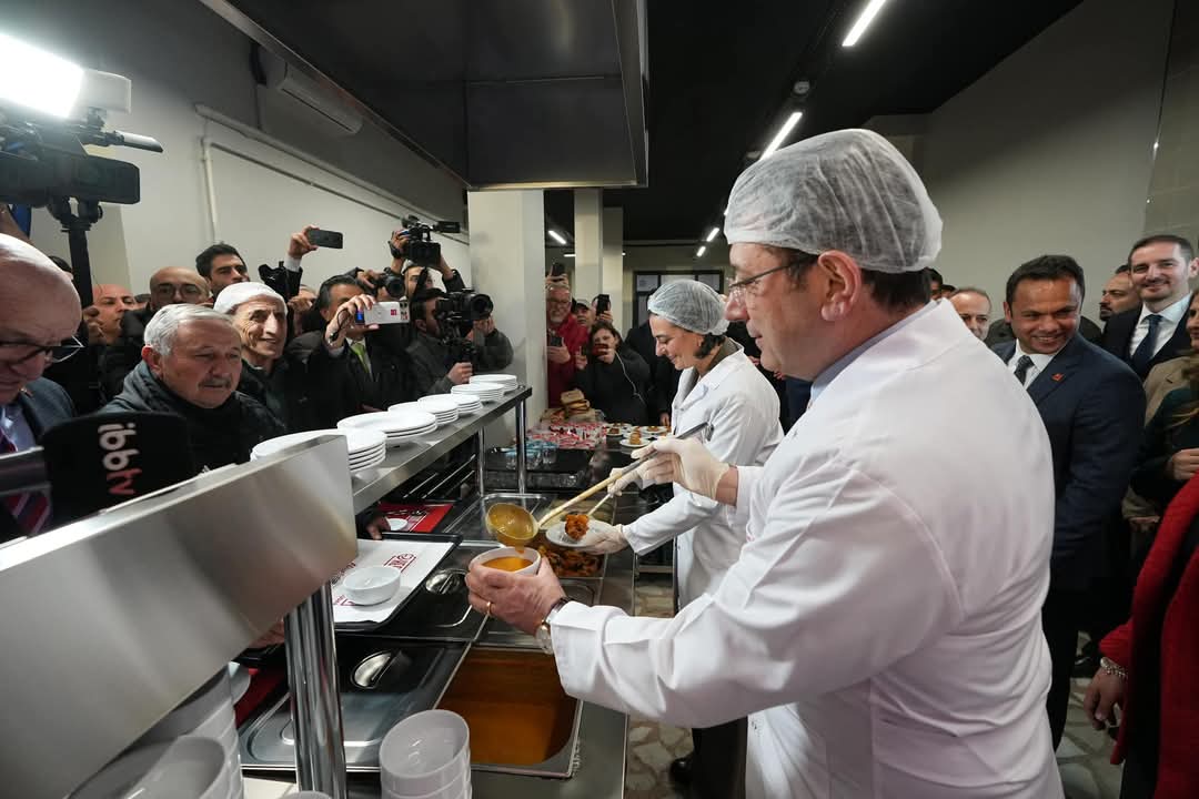 Üsküdar'da Dayanışma Sofrası Kuruldu: Ünalan Kent Lokantası Açıldı, İzdiham Yaşandı