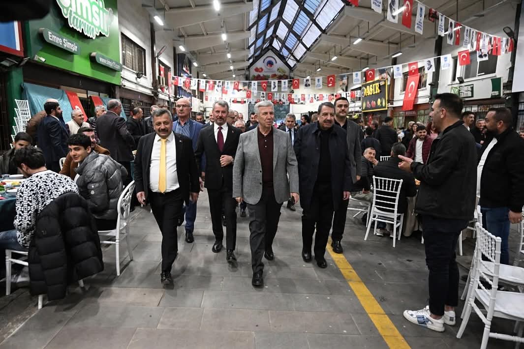 Mansur Yavaş, Büyük Ankara Hali’nde Esnafla İftar Sofrasında Buluştu