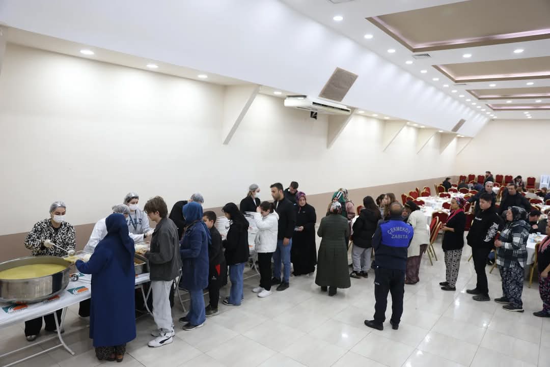 Çekmeköy'de Ramazan Bereketi: Gülçin Bozkuş Muştu ve Ekibi, İhtiyaç Sahiplerine Sıcak Aş Ulaştırıyor