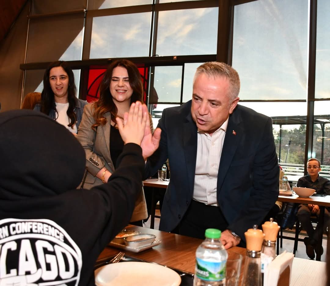 Çekmeköy Kaymakamı Resul Çelik, Dünya Yetimler Günü'nde İftar Programında Hemşehrileriyle Bir Araya Geldi