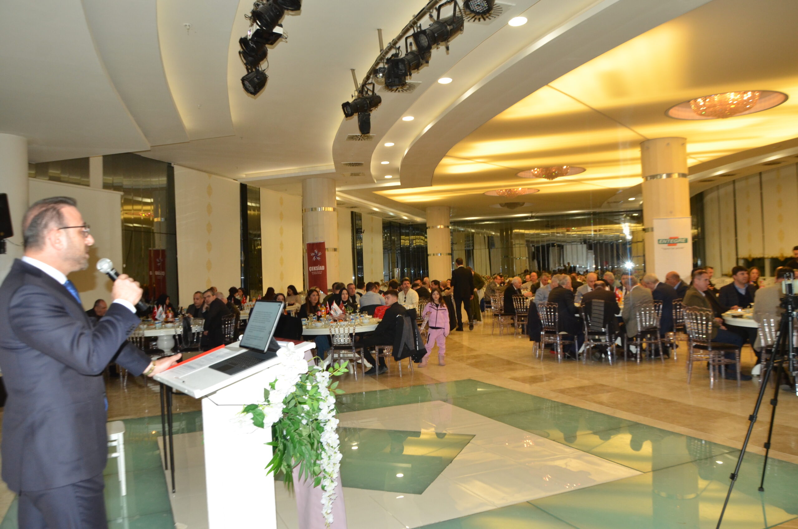 ÇEKSİAD Geleneksel İftar Programı Yoğun Katılımla Gerçekleşti