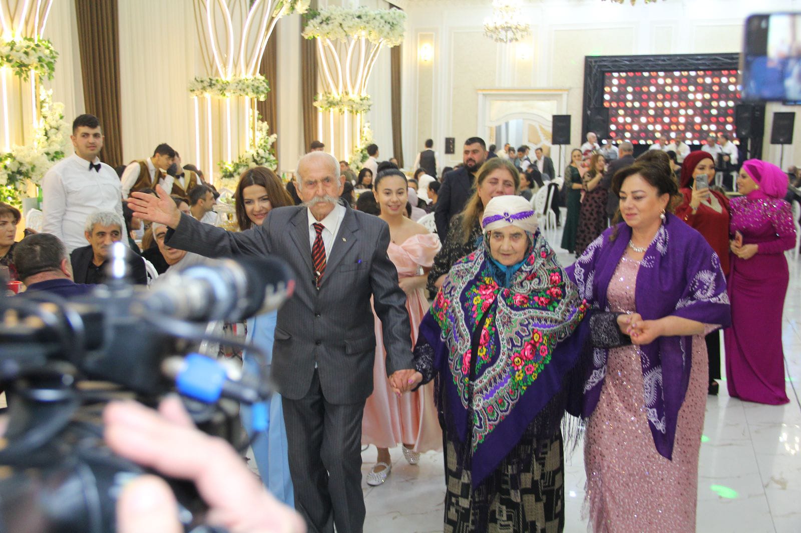 75 Yıllık Aşkın Destanı: Zülfügar ve Bahar Novruzovlar'ın Taç Düğünü