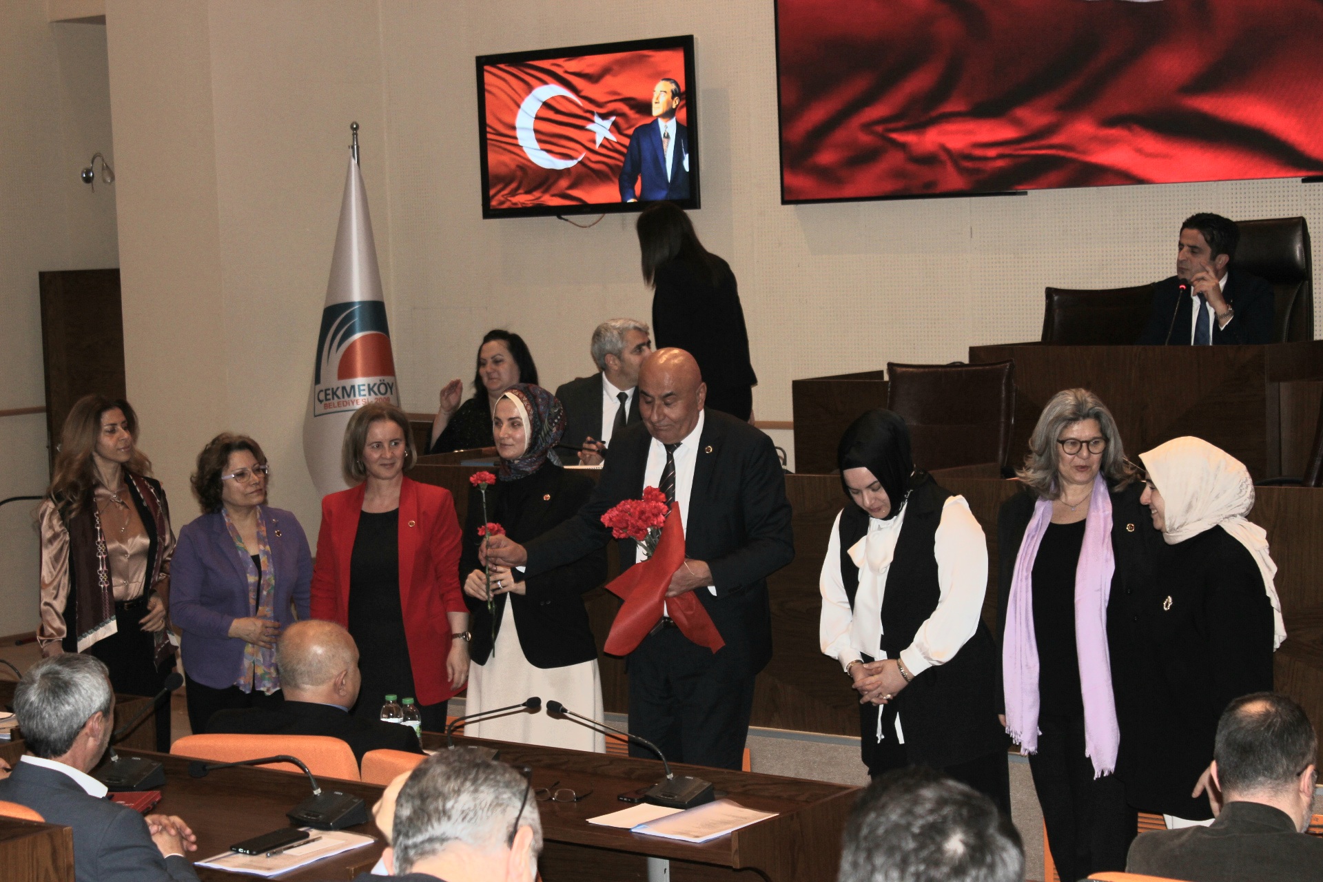 Gülali Alagöz’den Kadın Meclis Üyelerine 8 Mart Sürprizi: Çekmeköy Meclisi’nde Duygusal Anlar