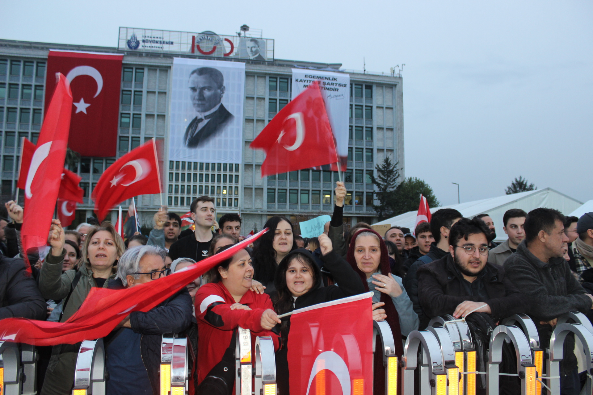 İmamoğlu’nun Eylemleri Sonrası Piyasalar Çalkalanıyor: Şimşek’ten Faiz ve Kur Sabitleme Hamlesi