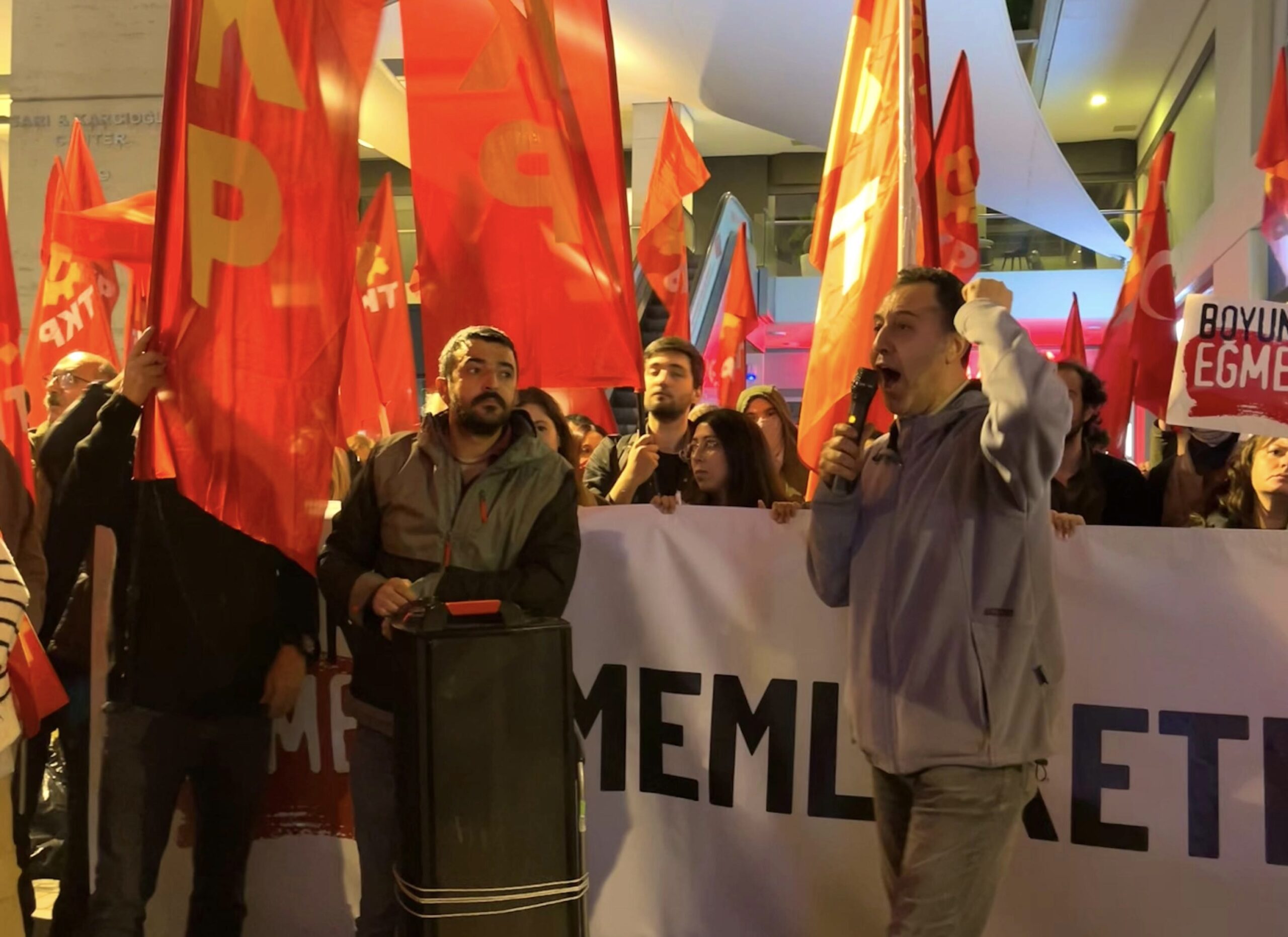 Türkiye Komünist Partisi (TKP) Seçme ve Seçilme Hakkı İçin Sokaklarda