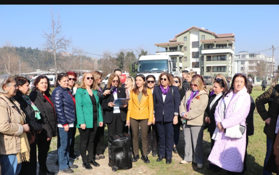 CHP Bursa Kadın Kolları’ndan 8 Mart’ta Güçlü Mesaj: “Kadınlar Devrimin Öncüsü Olmaya Geliyor!”