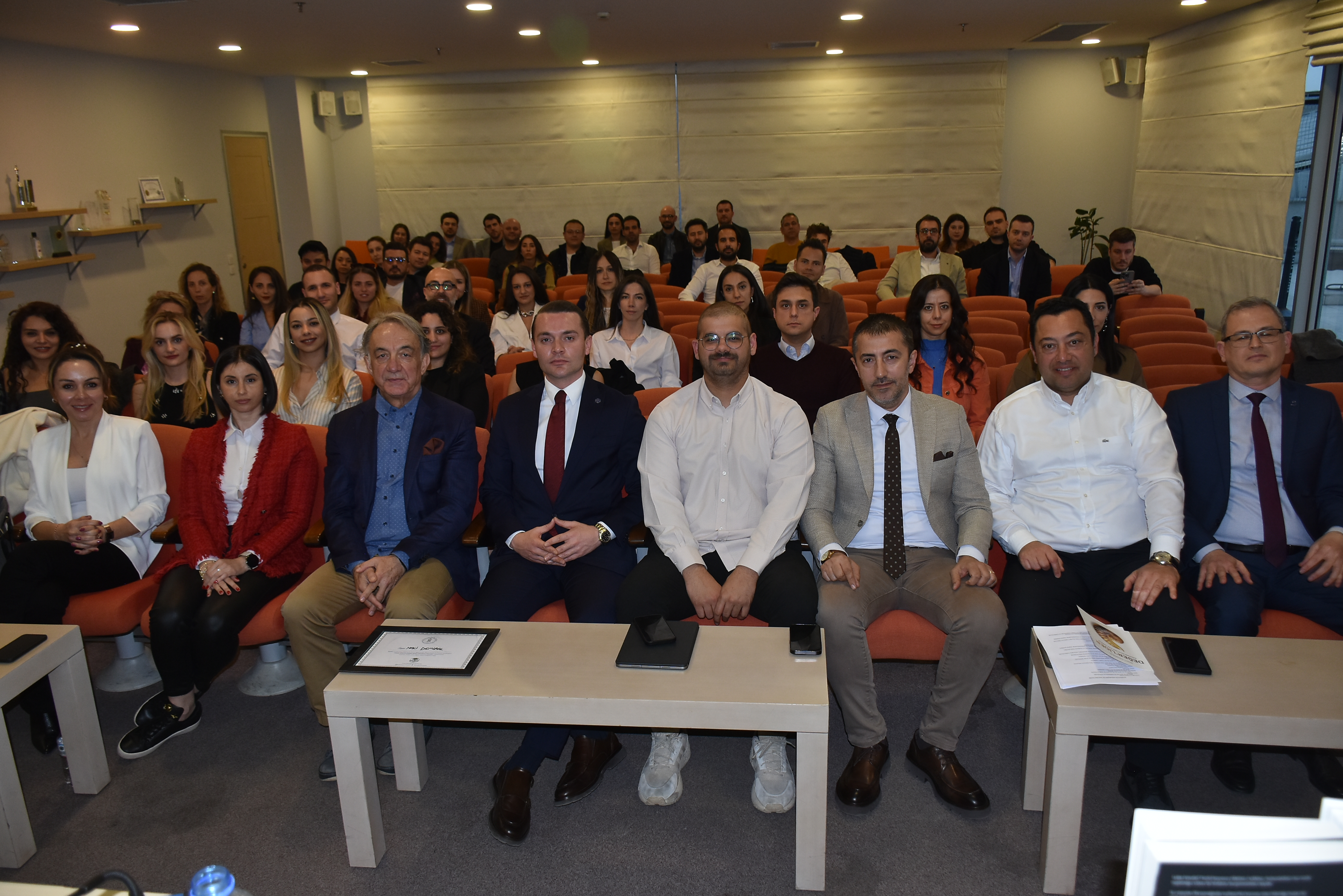 EGİAD'dan Genç İş İnsanları İçin "Liderlik" Semineri: Değer Temelli Liderlik Öne Çıktı