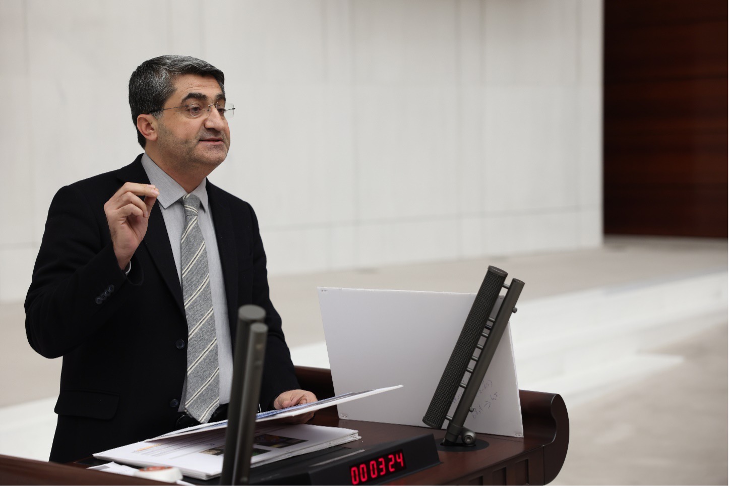 Mehmet Emin Ekmen: "Hukuk Devleti ve Vatandaşların Hukuk Güvenliği Mağdur Edilmiştir"