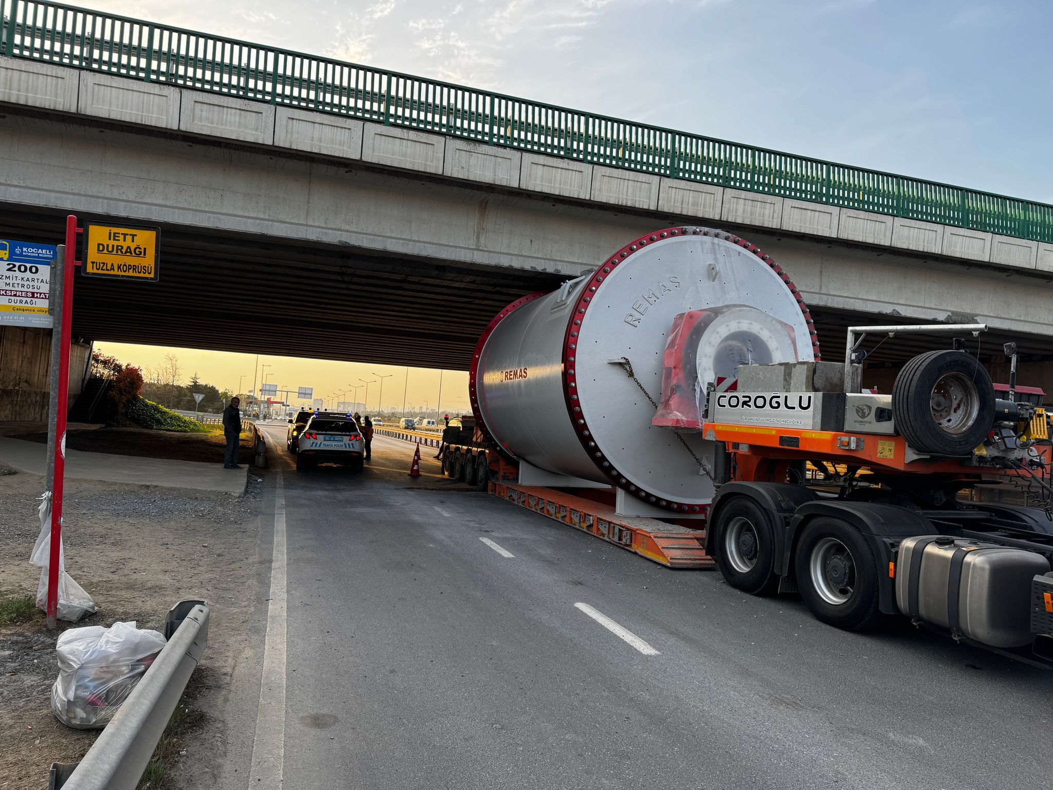 Tuzla D100 Karayolu'nda Trafik Düzenlemesi: Köprü Güçlendirme Çalışmaları Başlıyor
