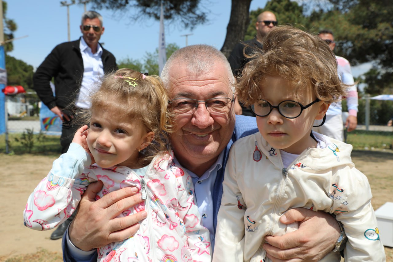 Altınkum Semaları Rengarenk Uçurtmalarla Şenlendi: 25. Geleneksel Uçurtma Şenliği Coşkuyla Kutlandı