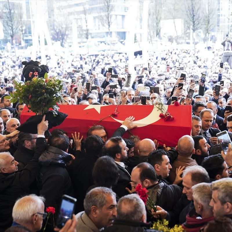 Volkan Konak'ın Ardından İmamın Duygusal Vaazı: "O Bir Devrimciydi, Bilgeydi, İnsanları Ayırmazdı"