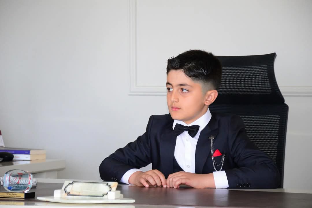 Narlıdere Kaymakamı Dervişoğlu, 23 Nisan Koltuğunu Minik Ömer’e Devretti