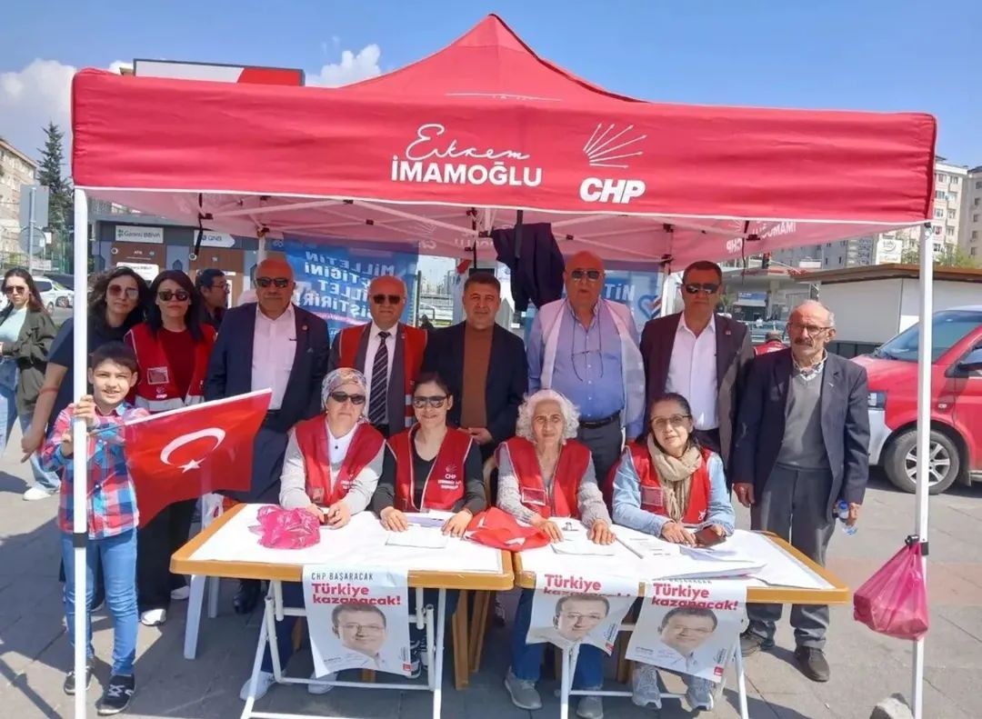 CHP Çekmeköy’de İmza Seferberliği: “Ekrem İmamoğlu İçin İmza Ver, Demokrasiye Sahip Çık!”