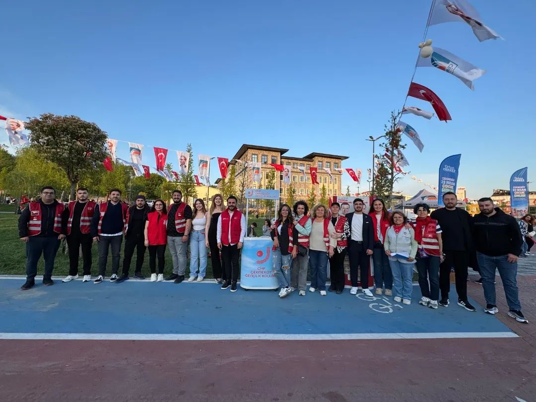 CHP Çekmeköy'de İmza Seferberliği: "Ekrem İmamoğlu İçin İmza Ver, Demokrasiye Sahip Çık!"