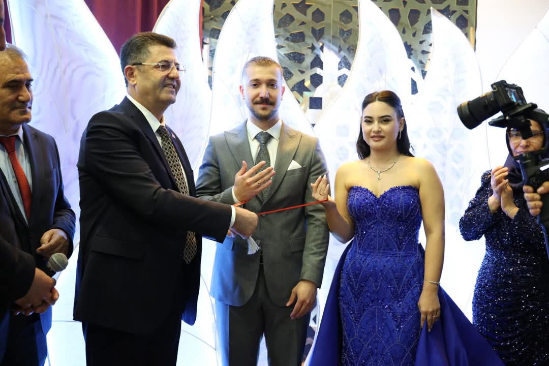 CHP'li Meclis Üyesi Önder Ulutaş'ın Kızı Nişanlandı, Mutluluğa Başkan Çerkez de Ortak Oldu