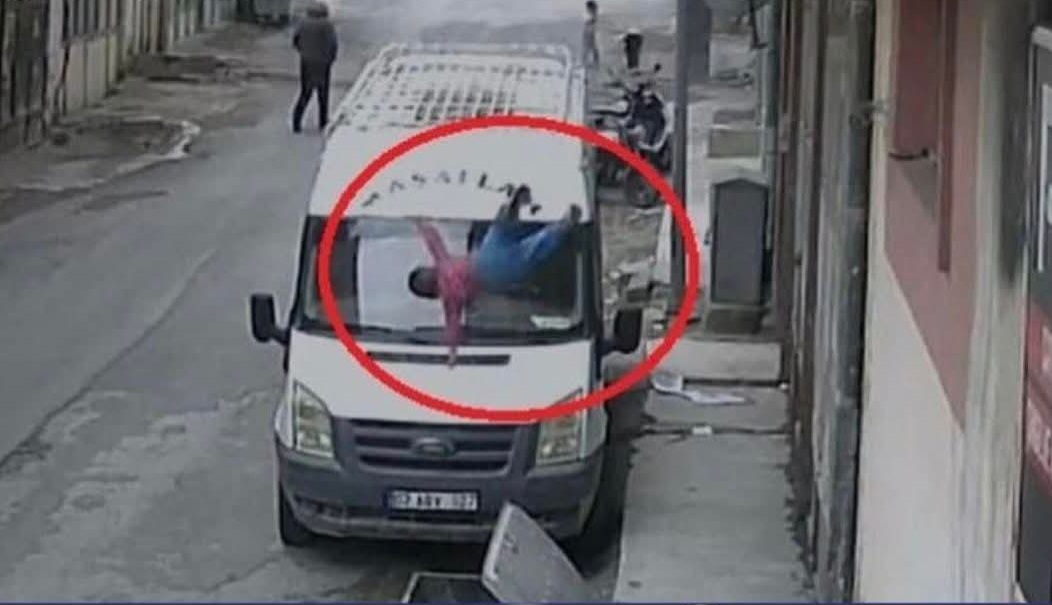 İstanbul’da Mucize Kurtuluş: 2 Yaşındaki Çocuk Pencereden Düştü, Boş Çöp Konteyneri Hayatını Kurtardı