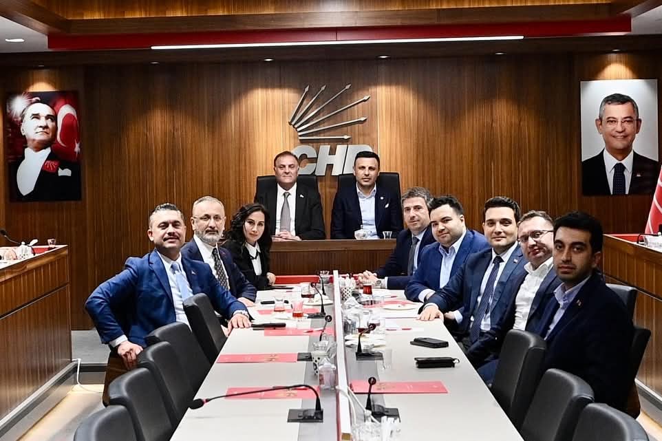 Şile Belediye Başkanı Kabadayı ve İlçe Belediye Başkanları CHP İl Başkanlığı'nda Bir Araya Geldi