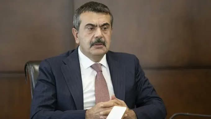 Komünist Öğretmenler'den Bakan Tekin'e Sert Yanıt: "Soruları Kim Hazırlıyor? Gericiliğe Teslim Edilen Eğitim Sistemine Karşı Uyarıyoruz!"