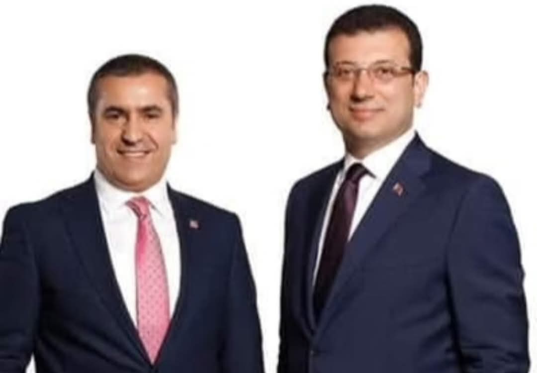 Özgen Nama’dan İmamoğlu Ailesinin Karesine Dokunaklı Yorum: “Bir Halkın Sabrı ve İnancı Bu Fotoğrafta”