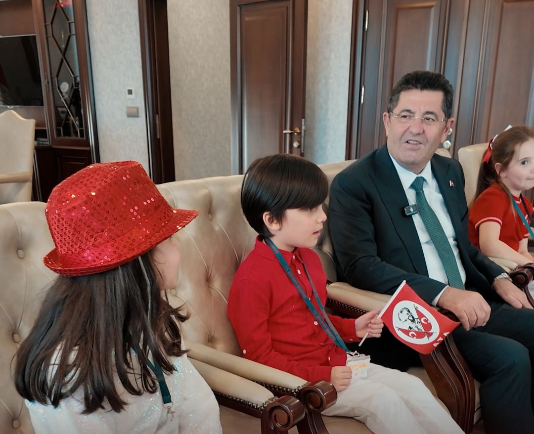 Çocuklar Başkan Çerkez’i Çağrı Merkezinde Ağırladı