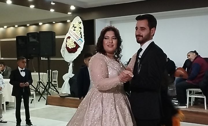 Çekmeköy’de Van Esintisi: Berfin ve Olgay’nın Görkemli Nişan Töreni Siyaset, İş ve Sanat Dünyasını Buluşturdu