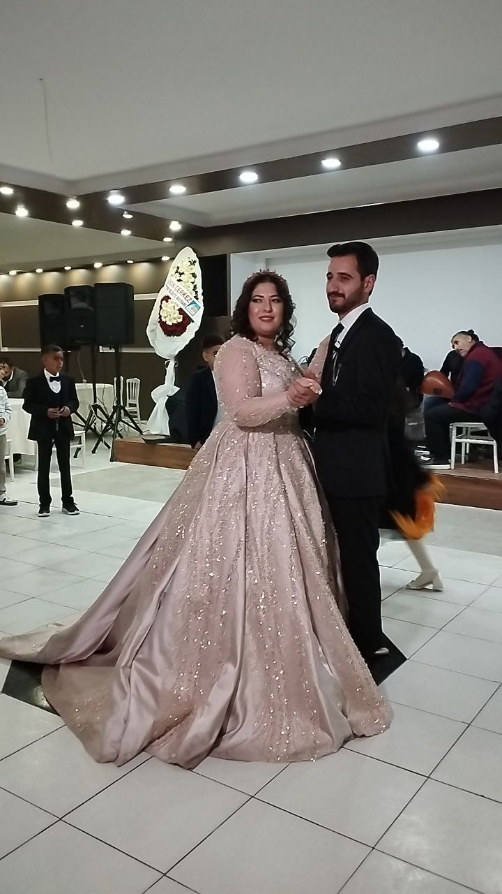 Çekmeköy'de Van Esintisi: Berfin ve Olgay'nın Görkemli Nişan Töreni Siyaset, İş ve Sanat Dünyasını Buluşturdu