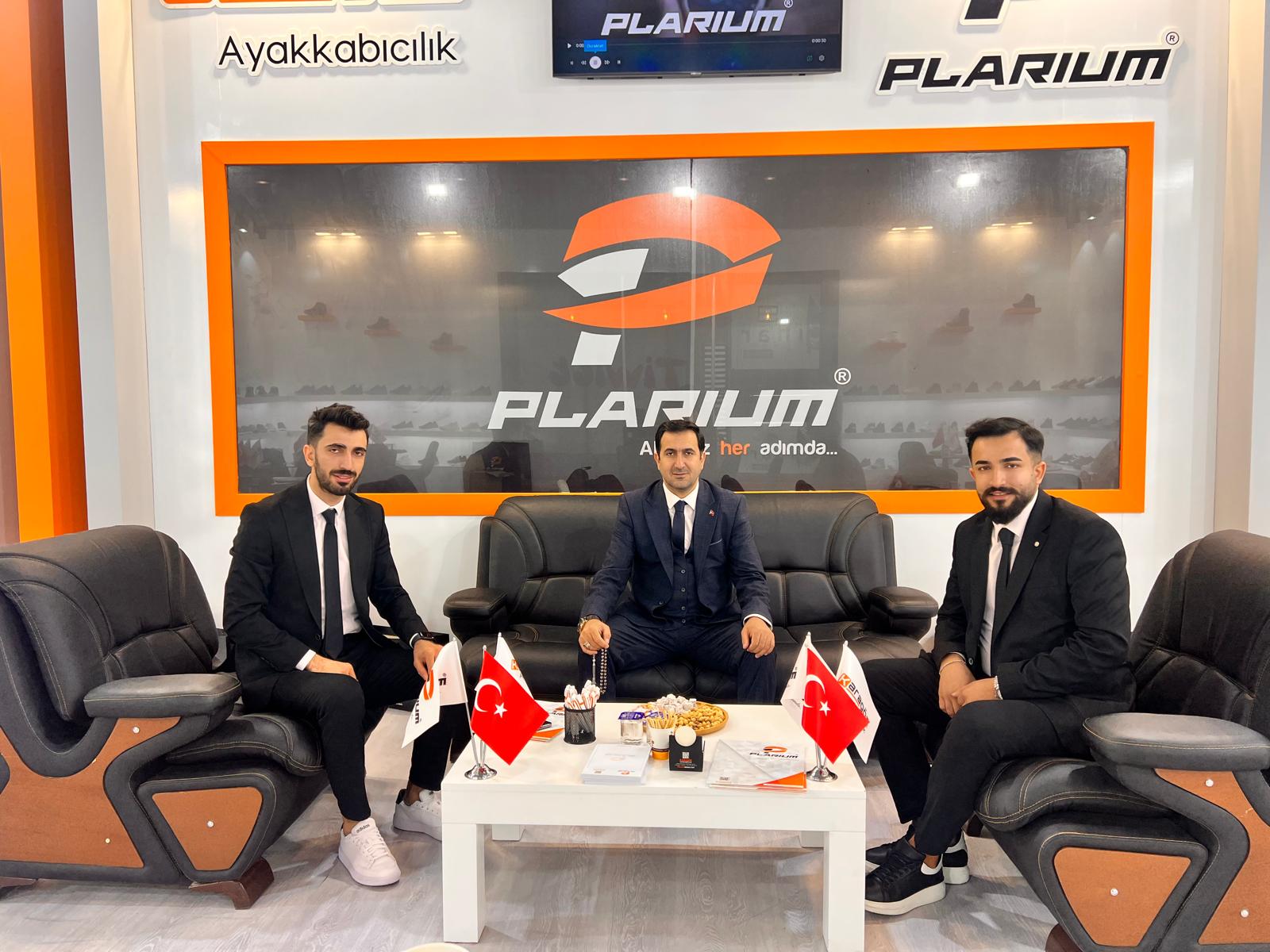 Palandöken Ekonomi Forumu'nda "Akıllı Dünyada Adil Bir Gelecek" Tartışıldı, Karagöz Group PLARIUM Ayakkabı İlgi Odağı Oldu