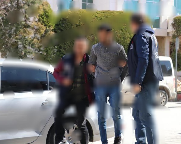 İstanbul'da Bıçaklı Kavga: Çok Sayıda Yaralı, Ortalık Savaş Alanına Döndü!