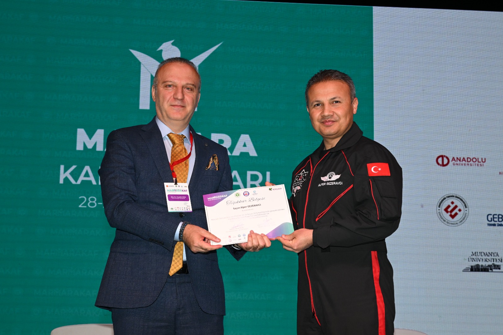 Alper Gezeravcı Marmara Kariyer Fuarı’nda Gençlerle Buluştu: “Kendi Başarı Hikayelerinizi Yazın”