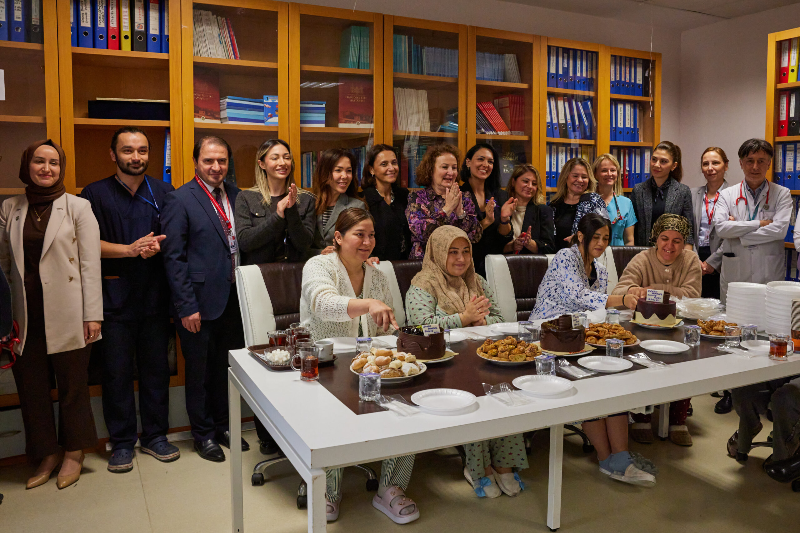 Yataş Bedding ve El Bebek Gül Bebek Derneği’nden Prematüre Annelerine Erken Anneler Günü Ziyareti