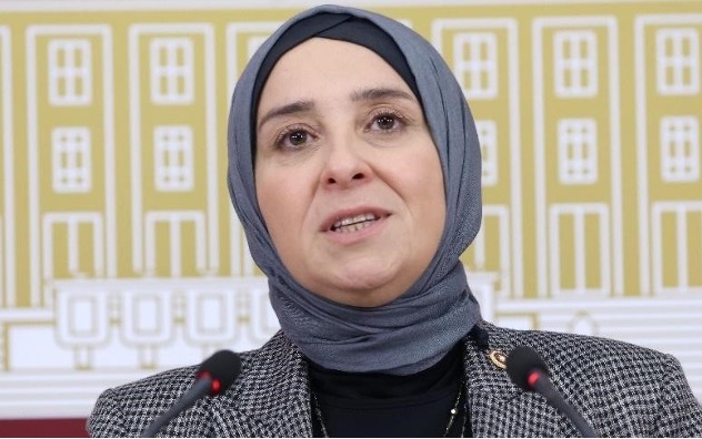 Elif Esen’den Tartı Eleştirisi: “İnsanlar Peynir Alamıyor, Siz Kilo Mu Ölçüyorsunuz?”