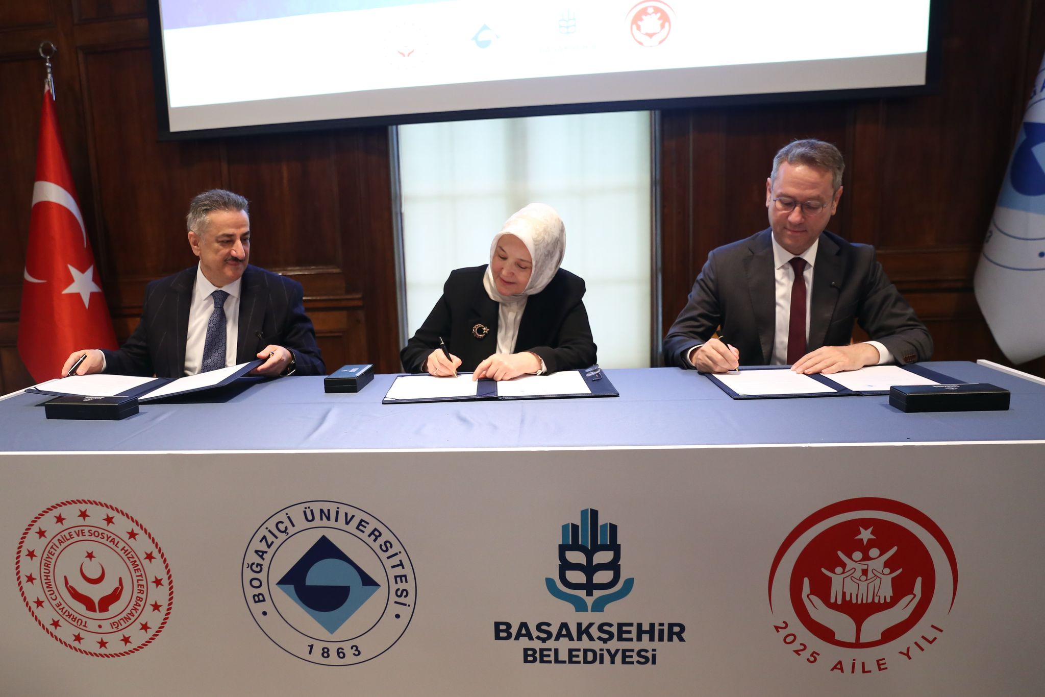 Aile Üniversitesi: 2025 Yılı’nda Aile Bağlarını Güçlendirmek İçin Boğaziçi’nden Kapsayıcı Eğitim Modeli"