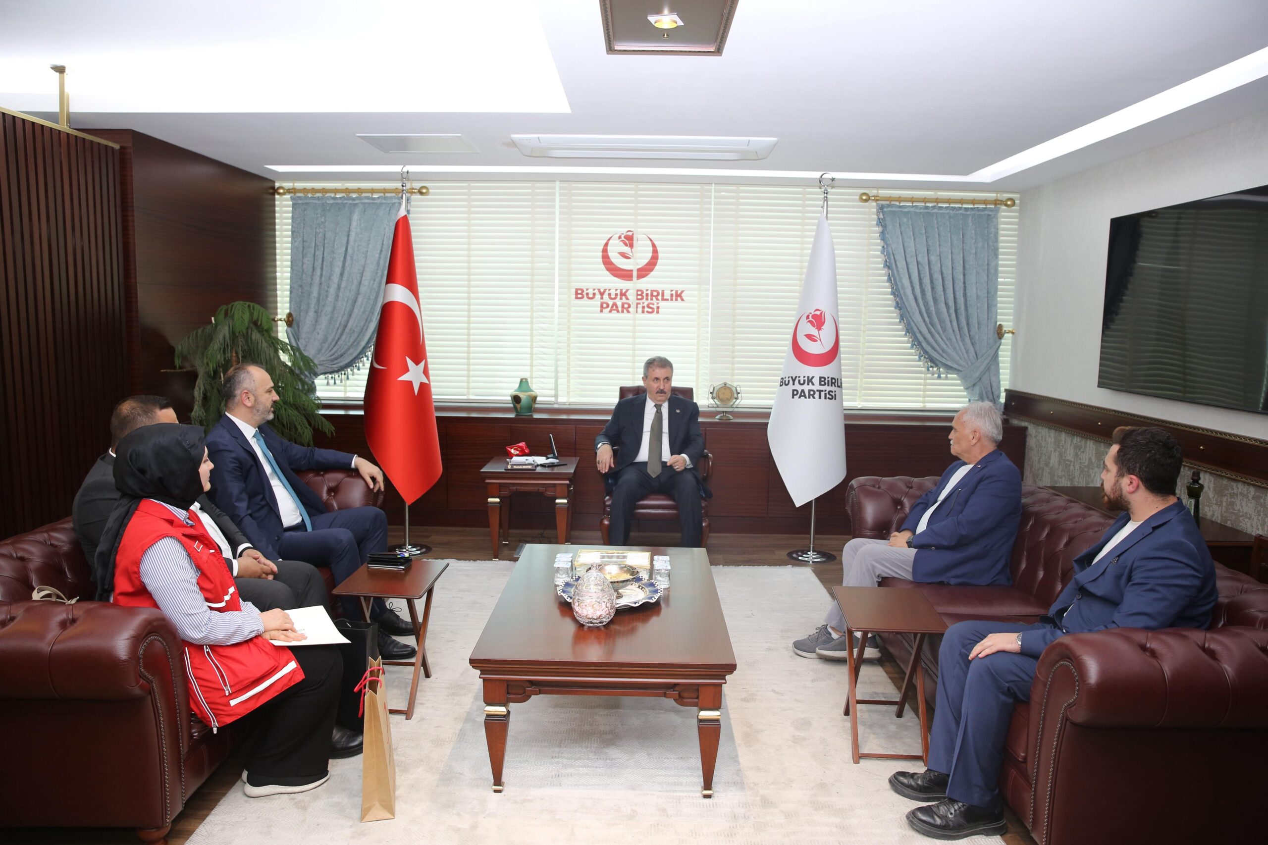 Destici'den Kızılay'ın Gazze'ye Kurban Kampanyasına Destek
