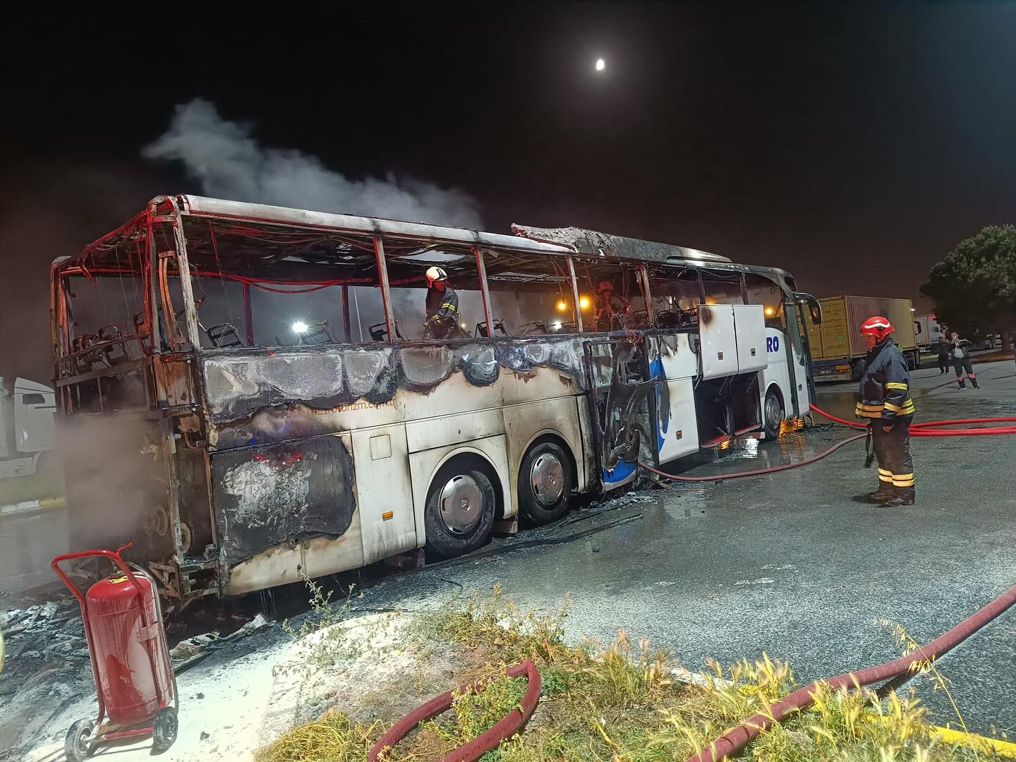 Körfez’de Seyir Halindeki Otobüste Yangın: Kocaeli İtfaiyesi Anında Müdahale Etti