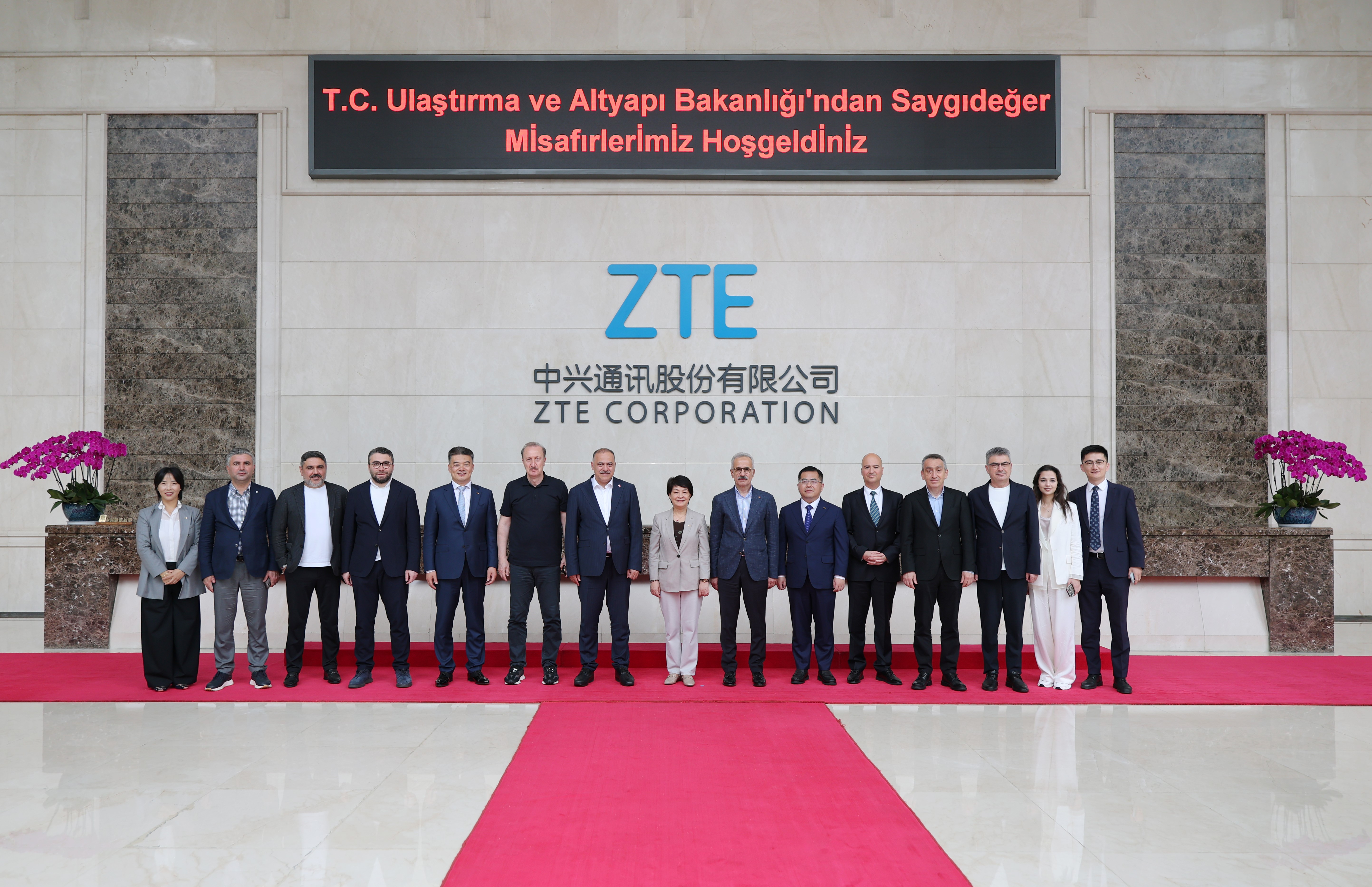 Ulaştırma Bakanı Uraloğlu, ZTE Genel Merkezi’nde Dijital Dönüşüm Zirvesinde