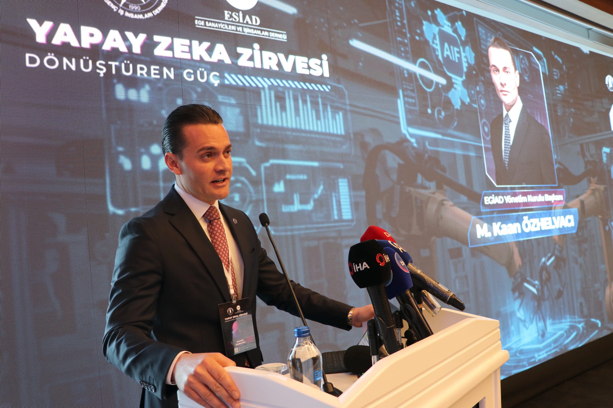 Global Liderler İzmir’de Buluştu: Yapay Zeka Çağının Kodları Anlatıldı