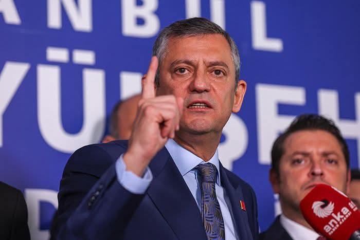 Özgür Özel'den TRT'ye Sert Eleştiri: "Operasyon Kanalına Dönüştürdüler"