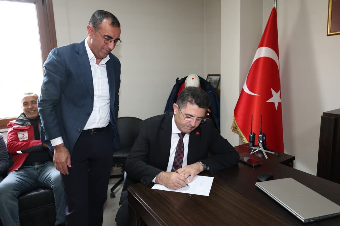 Çekmeköy Belediye Başkanı Orhan Çerkez’den Kızılay’a Ziyaret