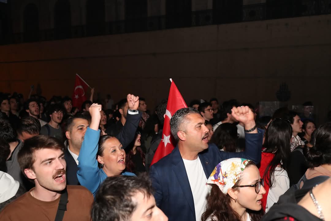 Şile Belediye Başkanı Kabadayı, Beyazıt'ta İmamoğlu'na Destek Mitingine Katıldı: "Millet İradesine Sahip Çıkıyoruz"