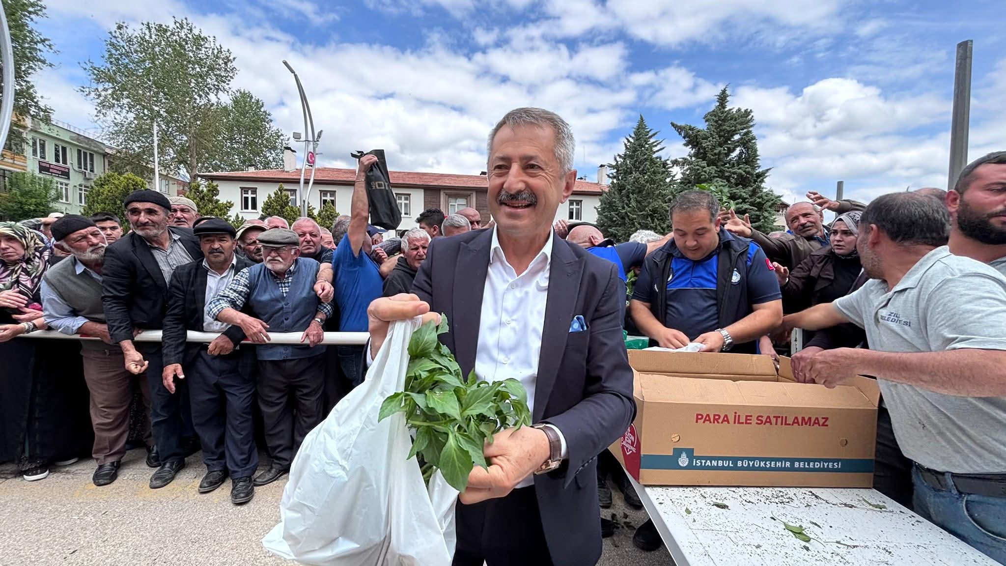 CHP Zile İlçe Başkanı Ali Rıza Bozdemir, Fide Dağıtım Törenine Katıldı