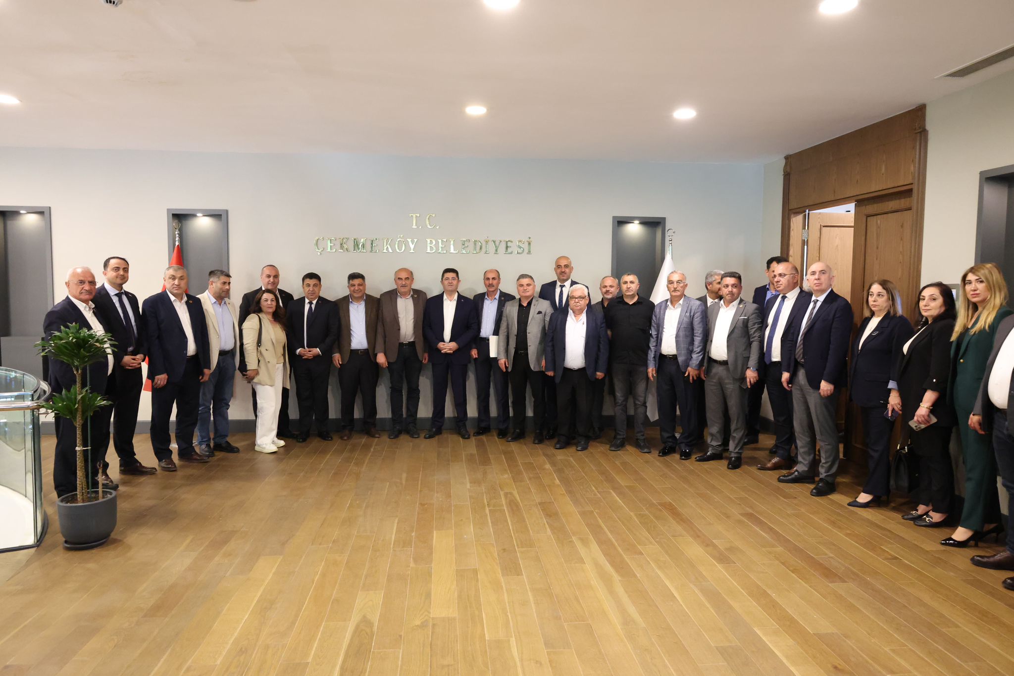 Başkan Çerkez Muhtarlarla Bir Araya Geldi: Çekmeköy'e Ortak Hizmet Vurgusu