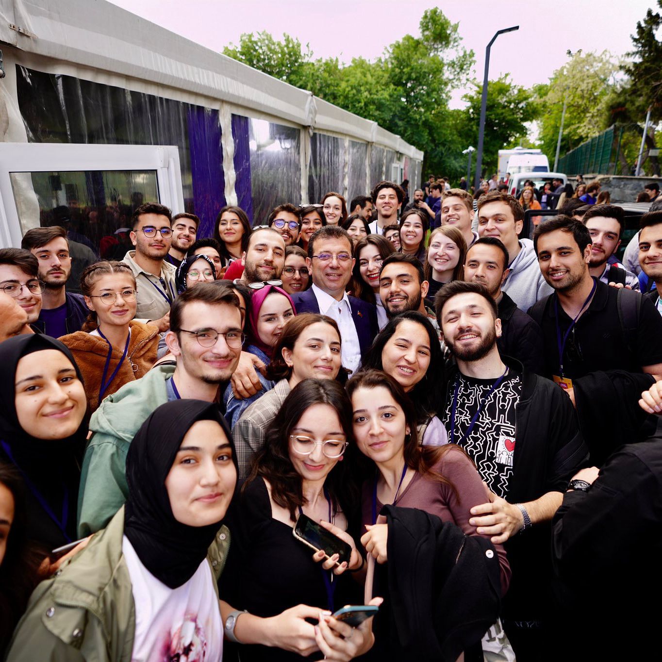 İmamoğlu'ndan Gençlere Umut ve Birlik Mesajı: "Bayram Yerine Çevireceğiz"