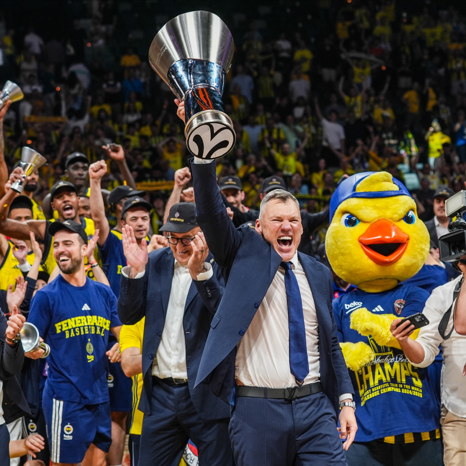AVRUPA'NIN EN BÜYÜĞÜ BİR KEZ DAHA BİZİZ! FENERBAHÇE BEKO,
