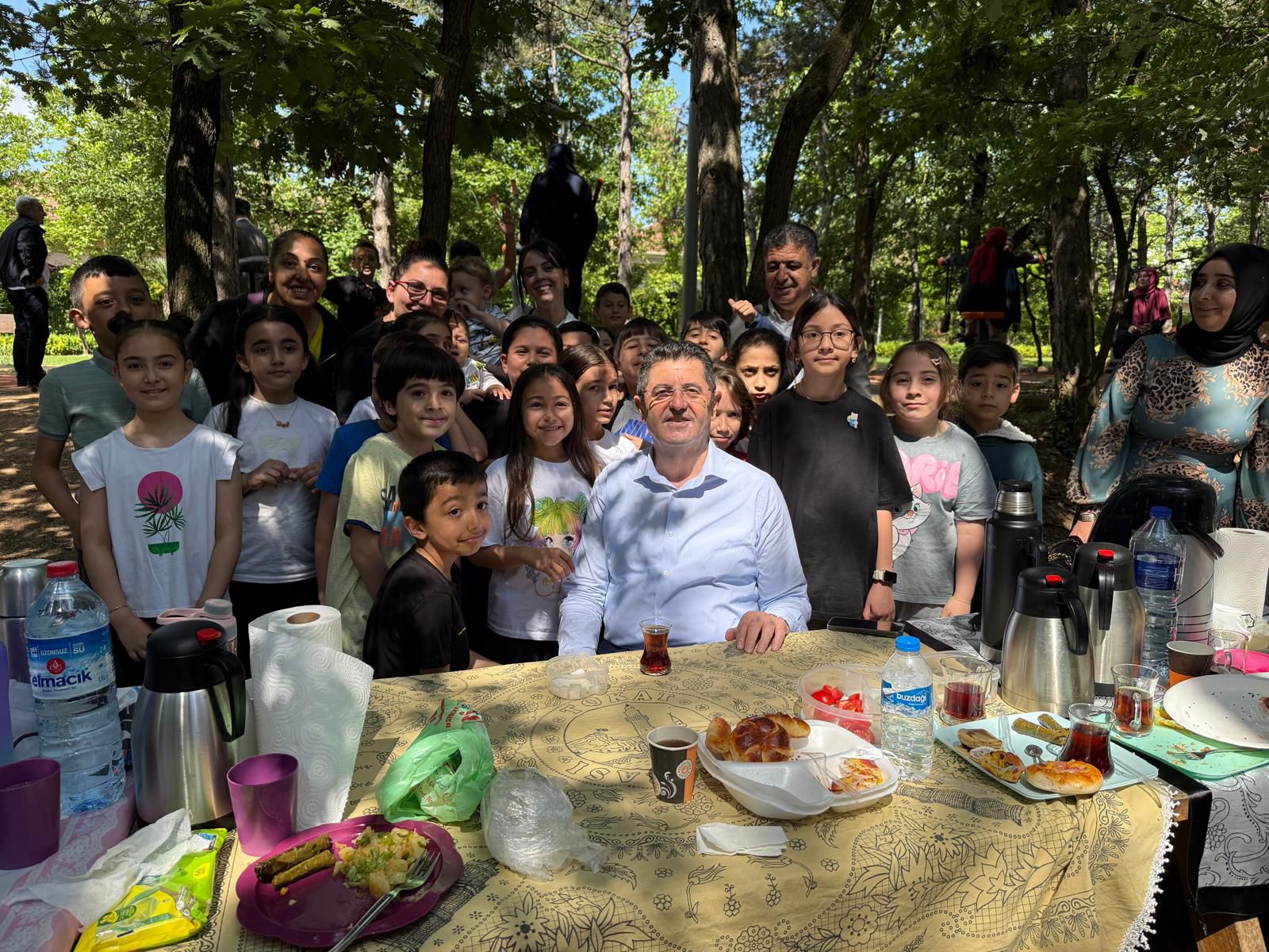 Başkan Çerkez'den Halka Yakın Kahvaltı: Doğa Park'ta Umut Dolu Sabah