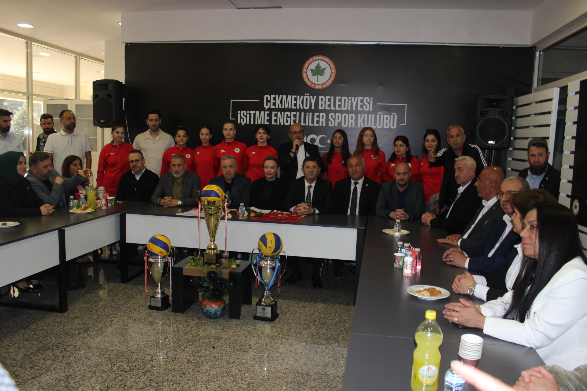 Çekmeköy'ün Gururu! İşitme Engelliler Voleybol Takımı Türkiye Şampiyonu Oldu, Coşkulu Kutlama Yapıldı