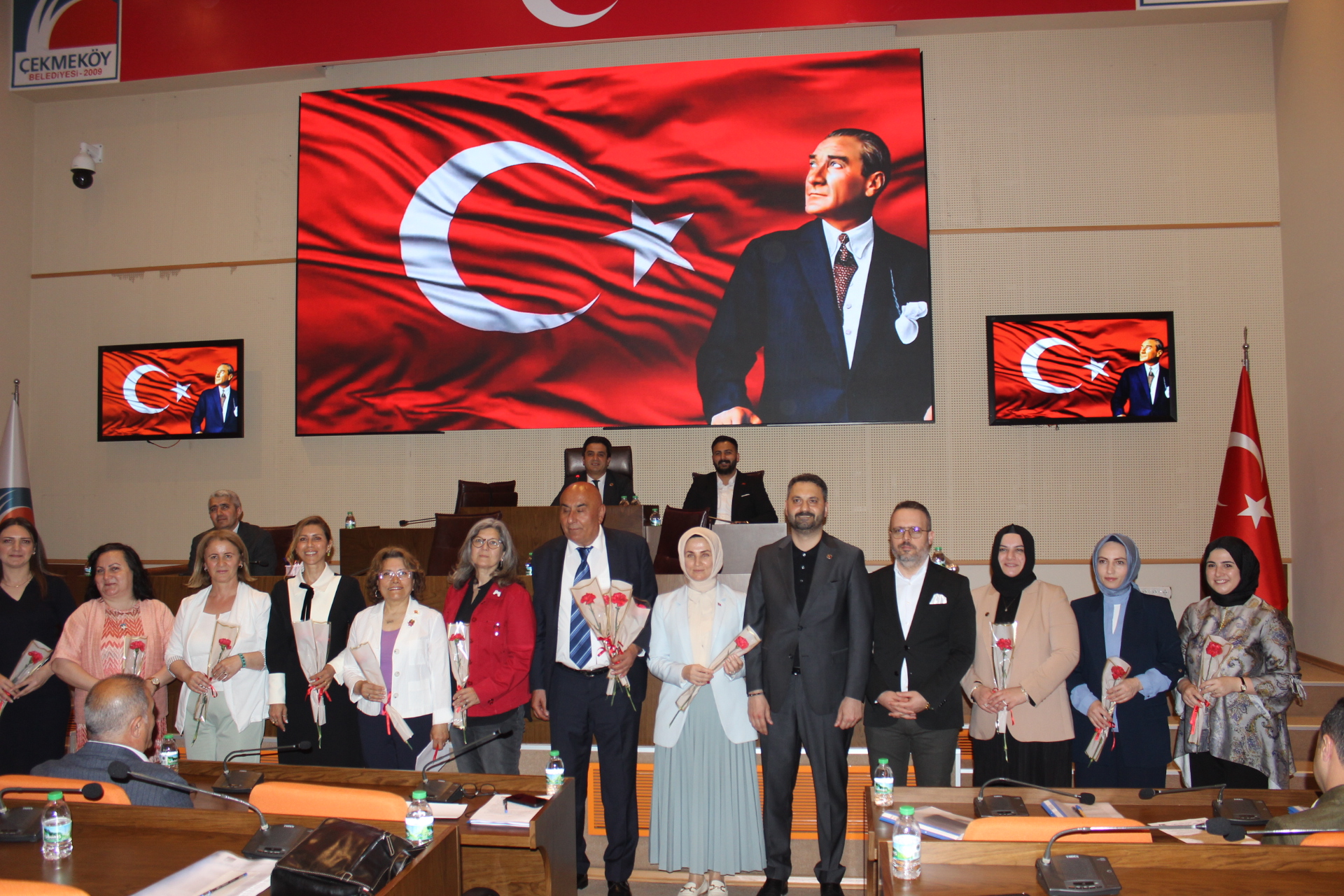 Çekmeköy Meclisi'nde İpler Gerildi: Alagöz'den AKP'ye Ağır Eleştiriler ve Tarihi Göndermeler