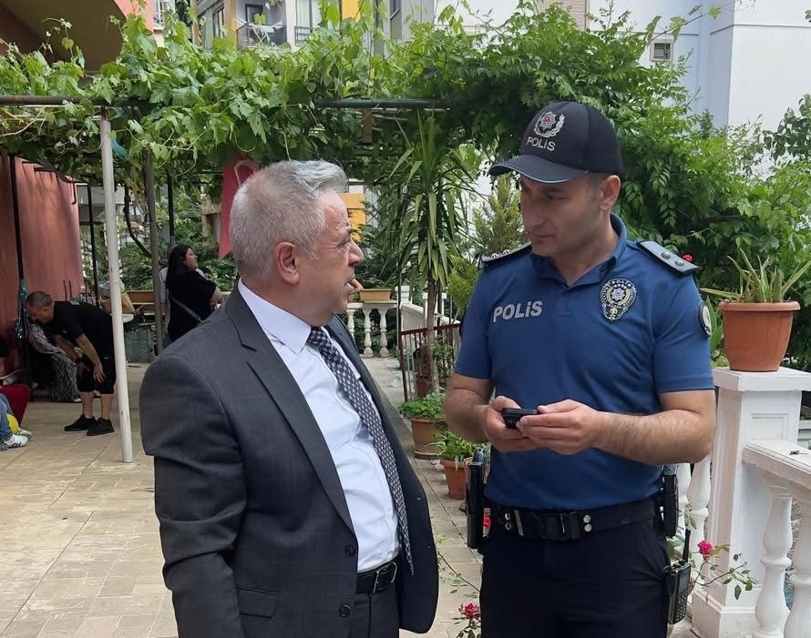 Çekmeköy Kaymakamı Resul Çelik, Güngören Mahallesi’ndeki Yangın Alanında İncelemelerde Bulundu