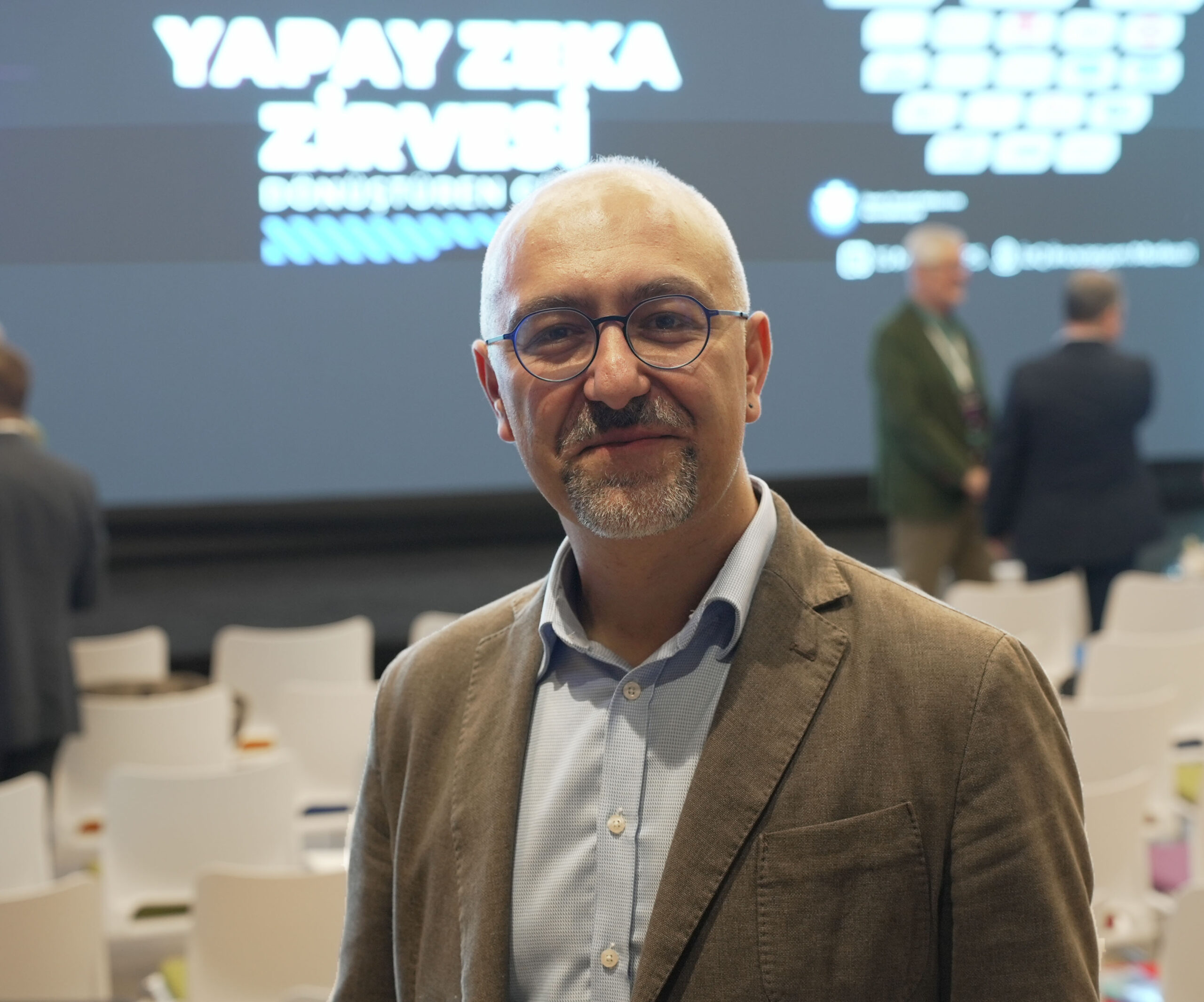 Gençlere Yapay Zeka Tavsiyesi: Bilim Yerine Uygulamaya Odaklanın, Deneyim Kazanın