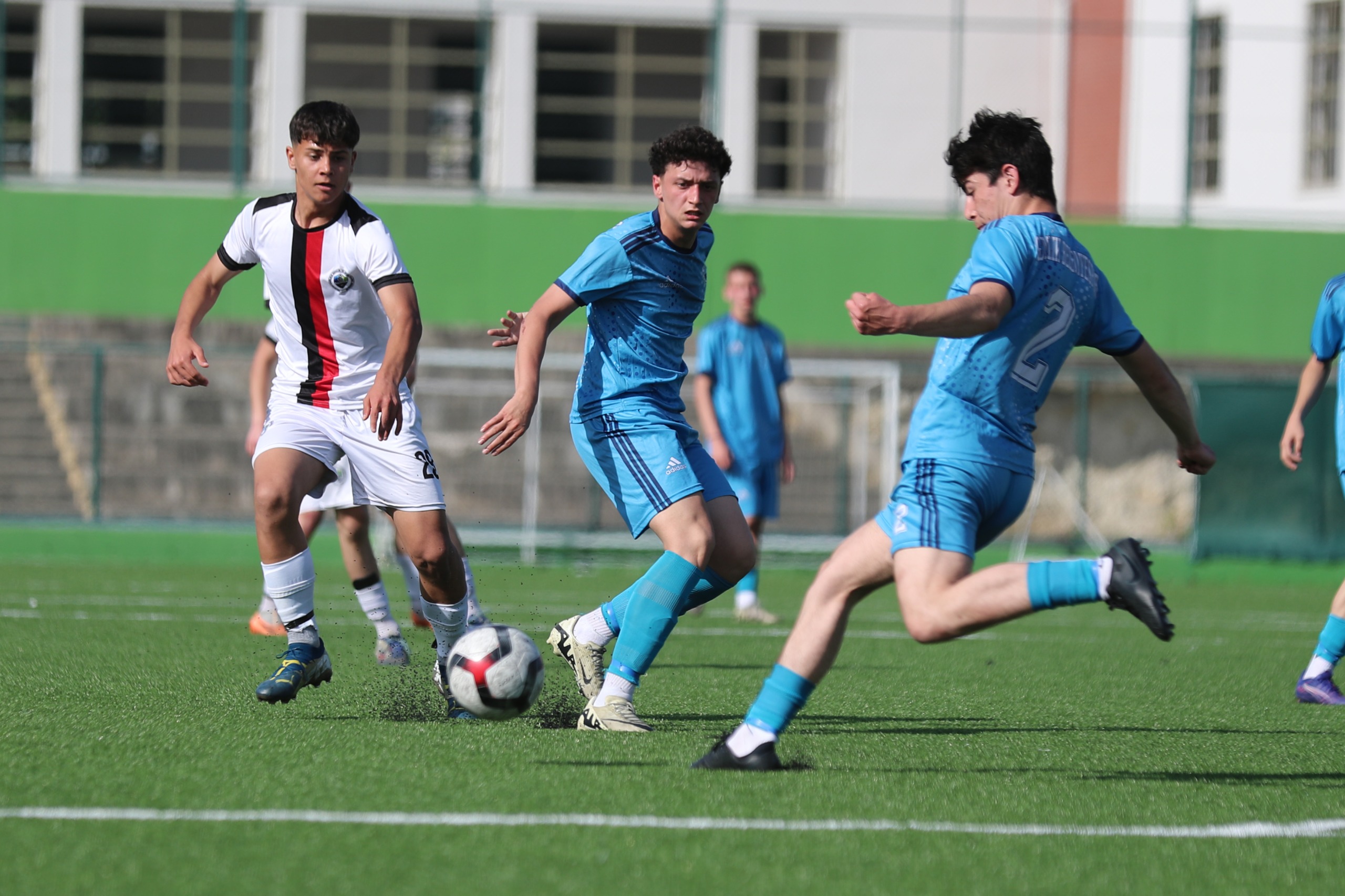 Gemlik Belediyespor U17, Rakibini Tek Golle Devirerek Şampiyonluğa Ulaştı!